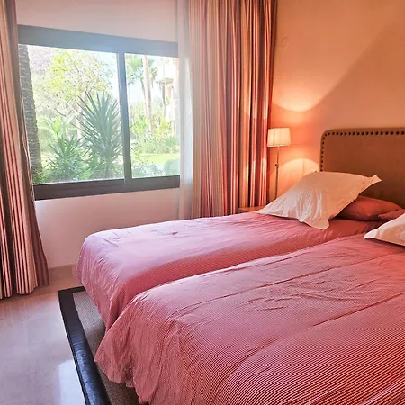 Апартаменти Beachfront In San Pedro - Pass The Keys *