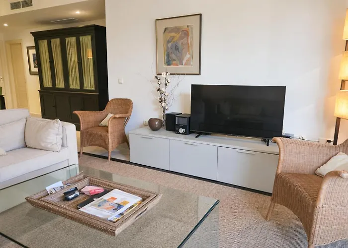 Beachfront In San Pedro - Pass The Keys Apartment *