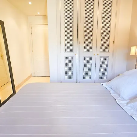 Beachfront In San Pedro - Pass The Keys Apartament