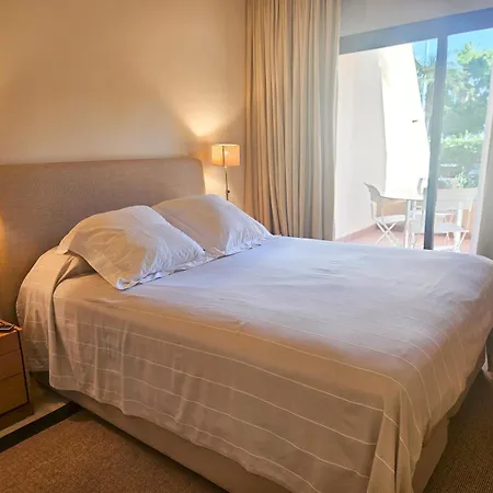 Beachfront In San Pedro - Pass The Keys Appartement *