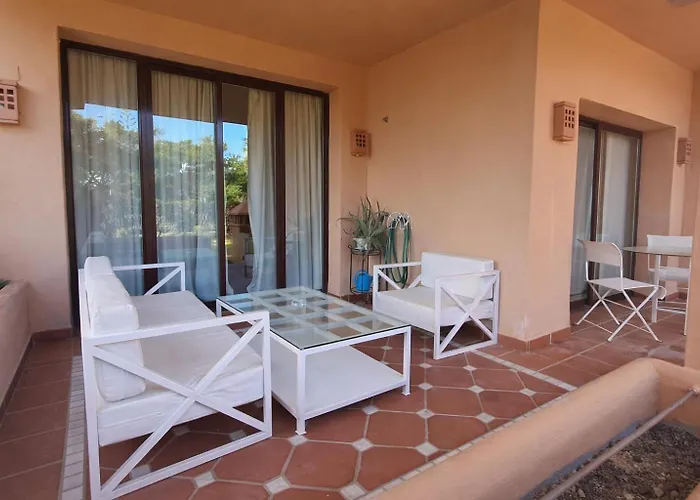 Beachfront In San Pedro - Pass The Keys Apartman *